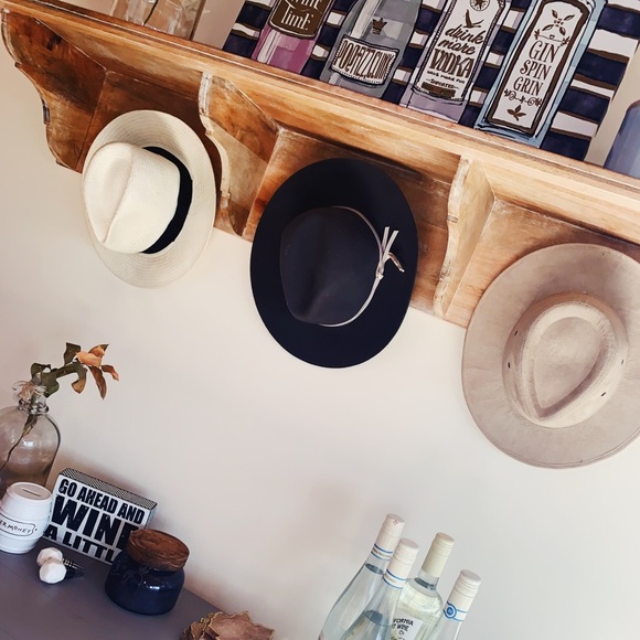 White hat - Picture 3 of 3